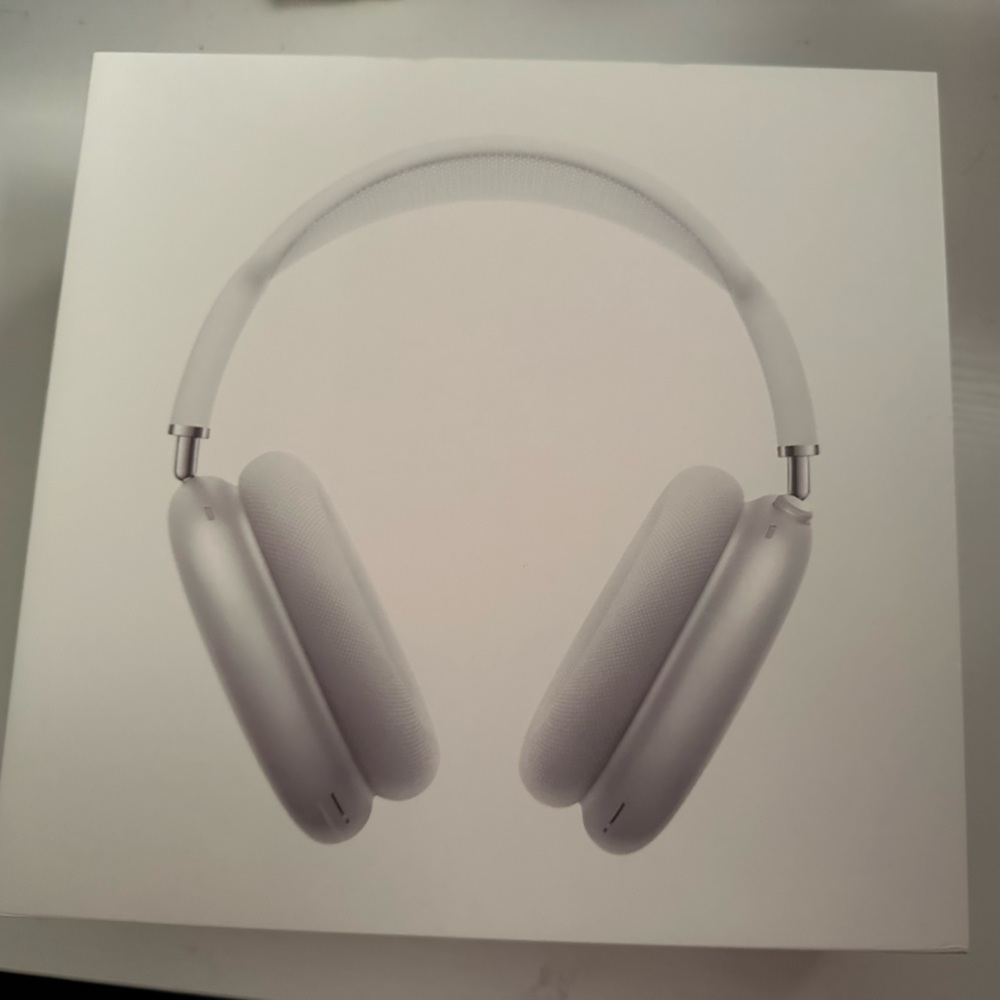 COPY - Silver AirPod Max (hardly Used)